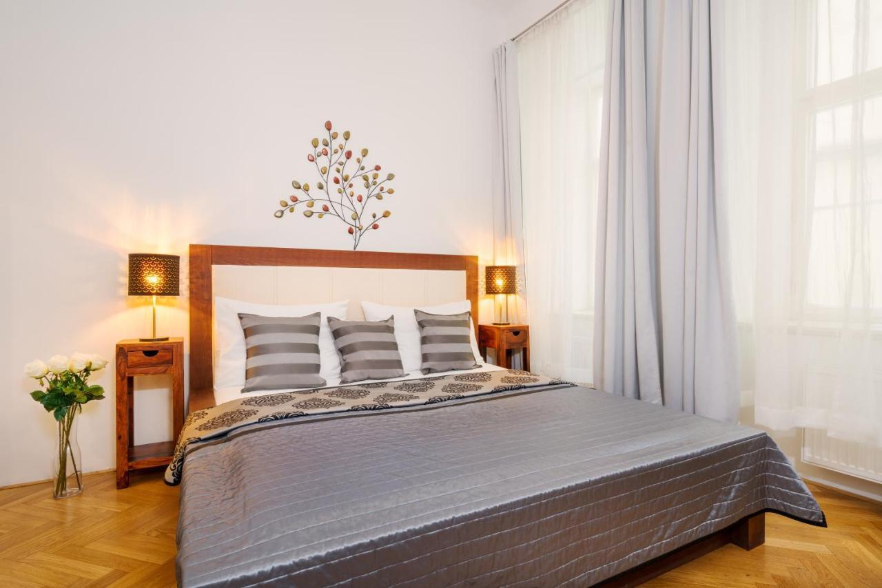 Old Town Square Premium Hotel apartamentowy